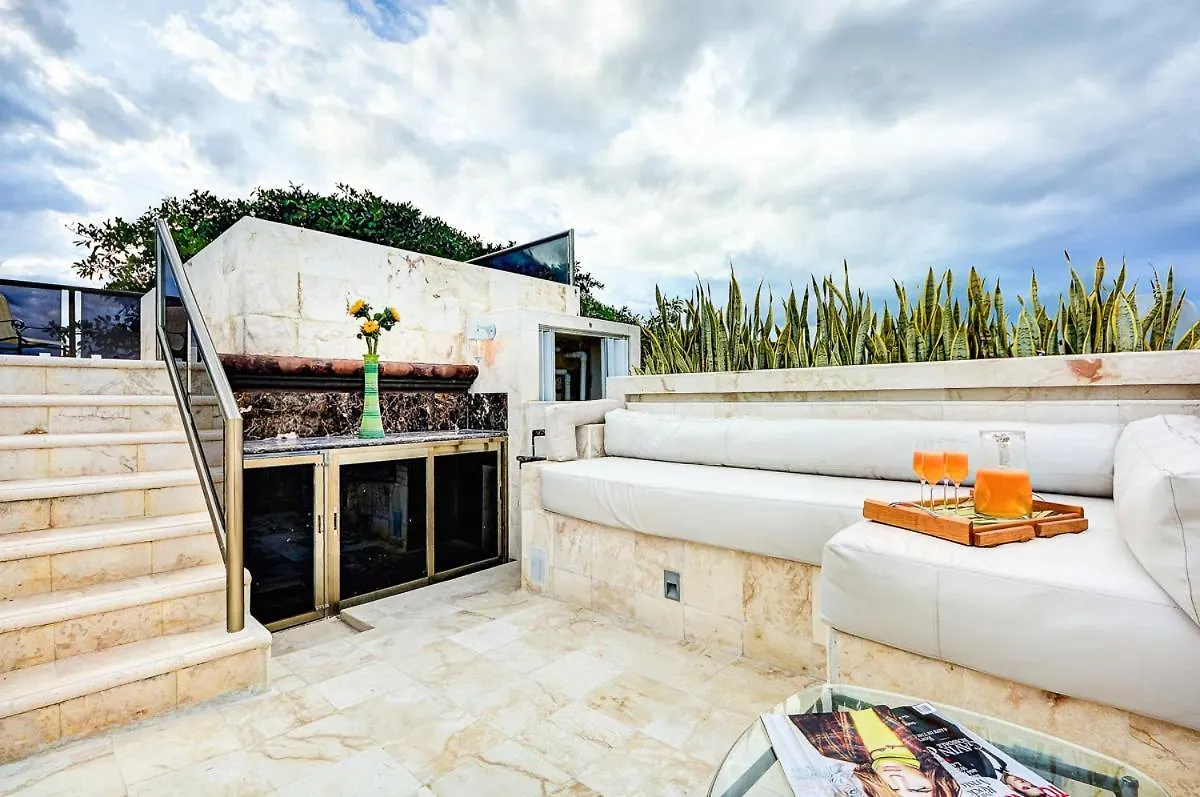 Poblado de Apoyo Diamont Villa Sleeps 10 with Pool&Air Con Playa del Carmen